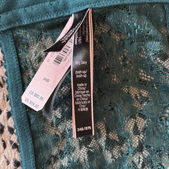 Victoria’s Secret veey sexy push up lingerie top. - Picture 3 of 4